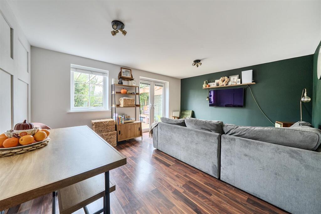 Renoldson Drive, Bursledon, Southampton photo 4