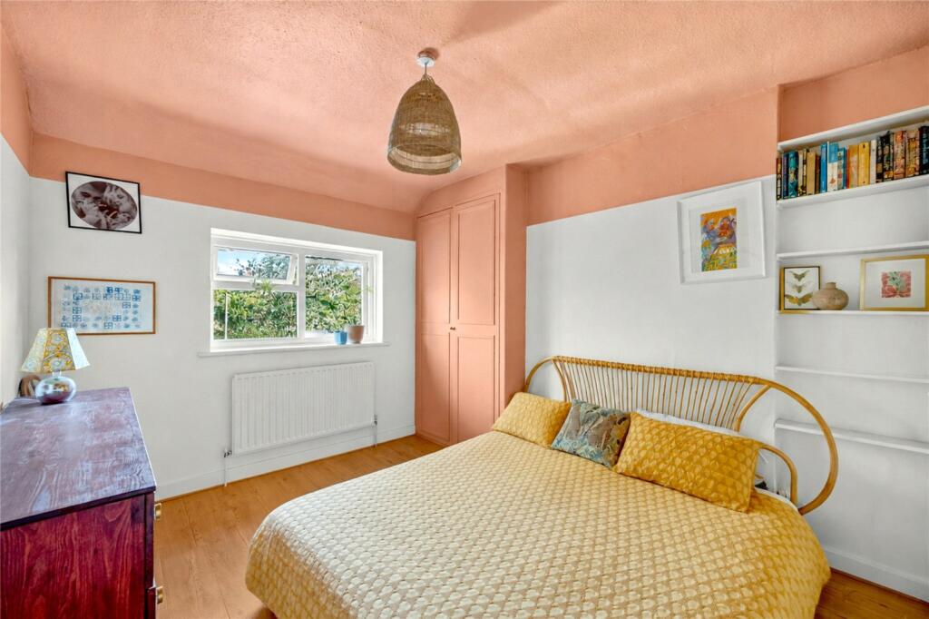 Apartment in London, Highams Park - View 3