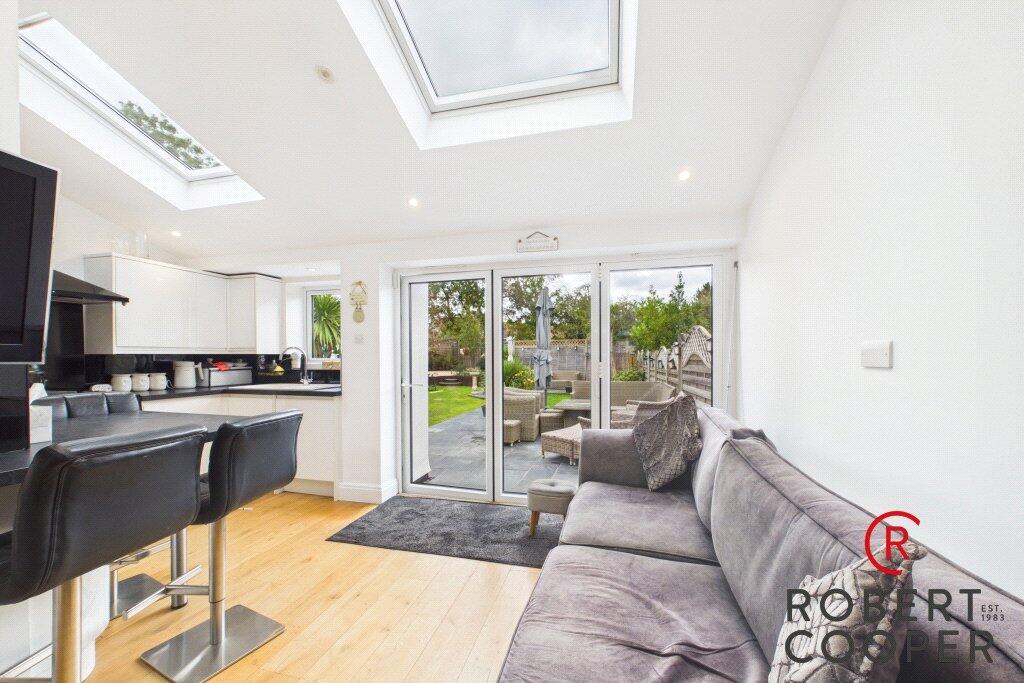 Parkfield Crescent, Ruislip, HA4 photo 4