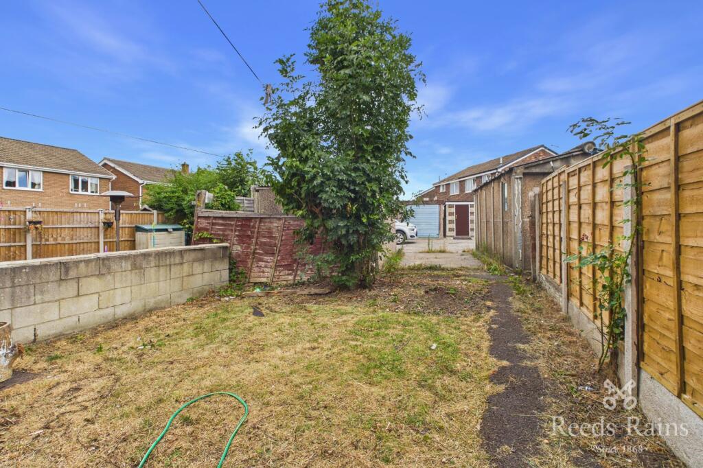 House in Wakefield, West Yorkshire - More