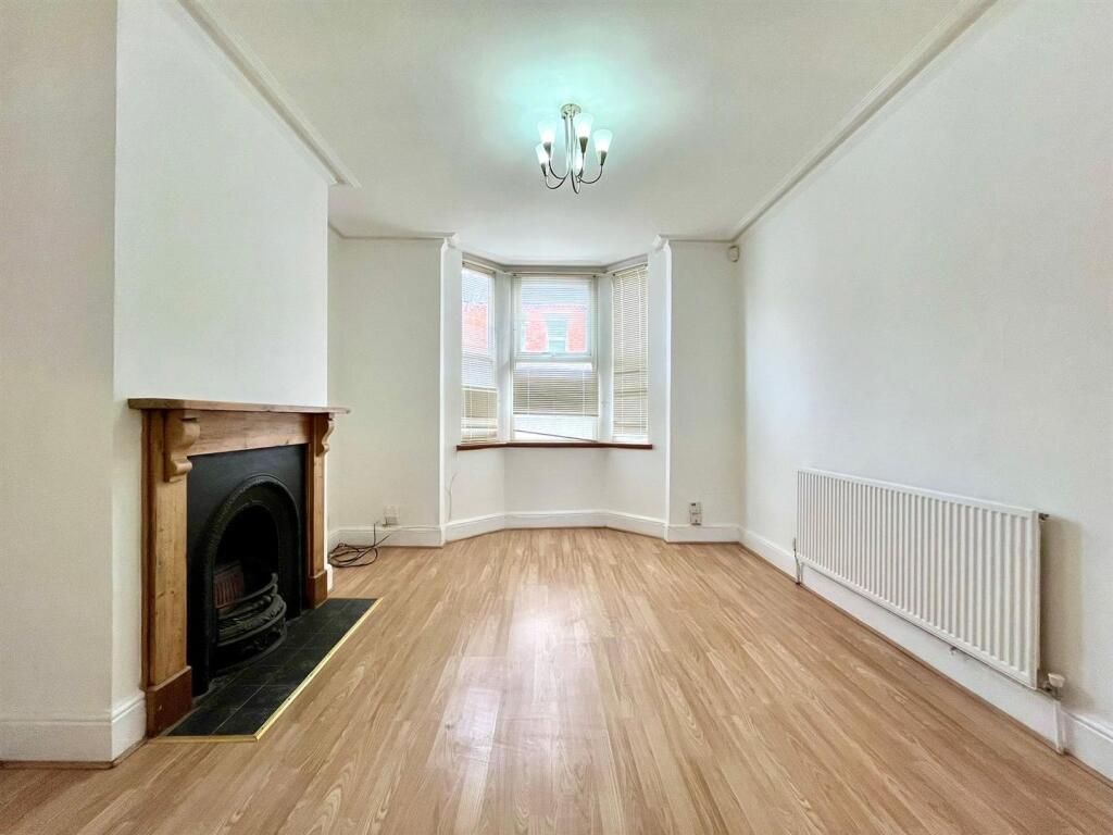 House in Northampton, West Northamptonshire - View 2