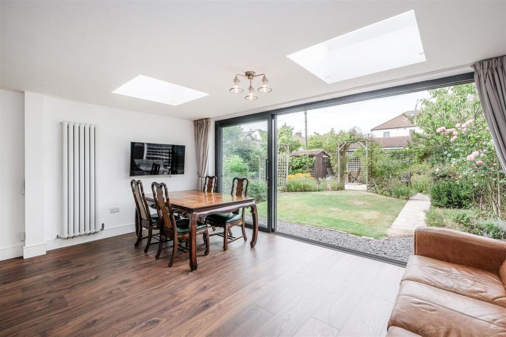 House in London, Chingford Green, Chingford - More