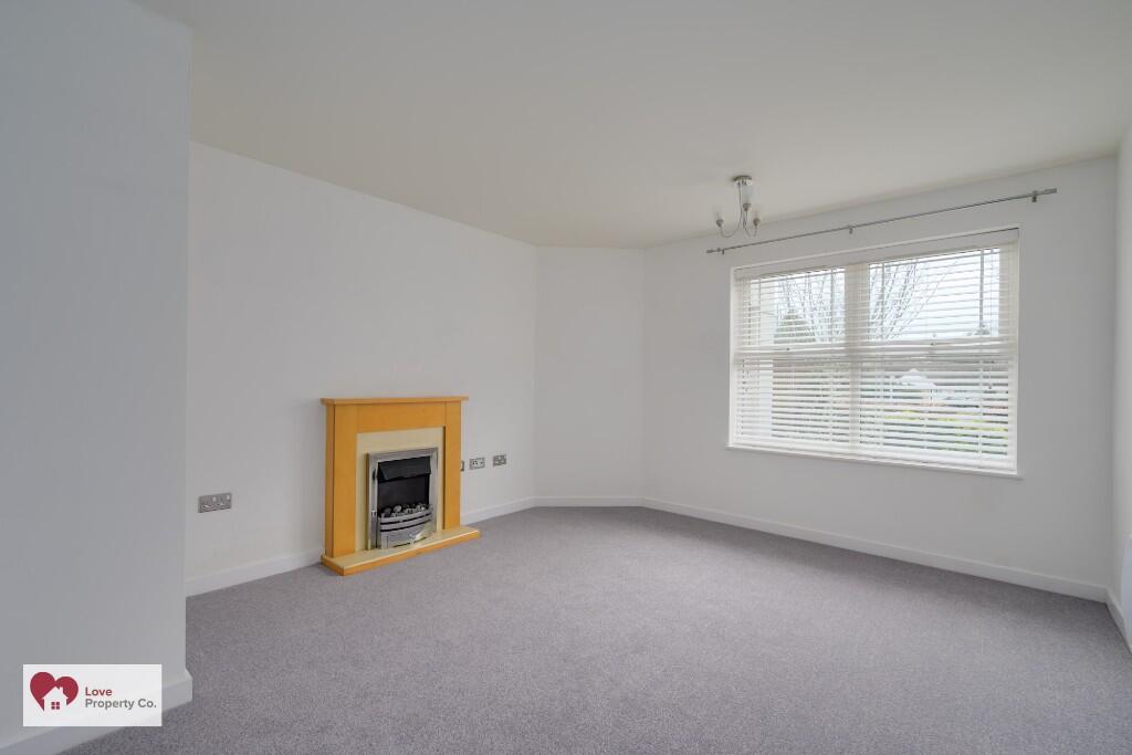 Apartment in Solihull, West Midlands - View 5
