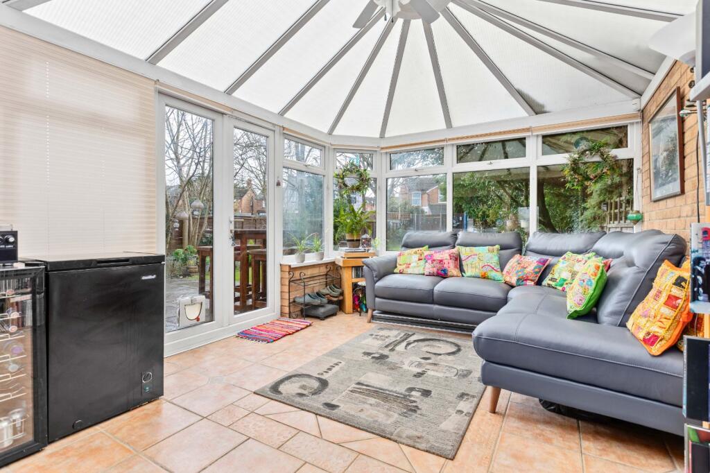 Walkern Road, Stevenage, Hertfordshire, SG1 - View 5