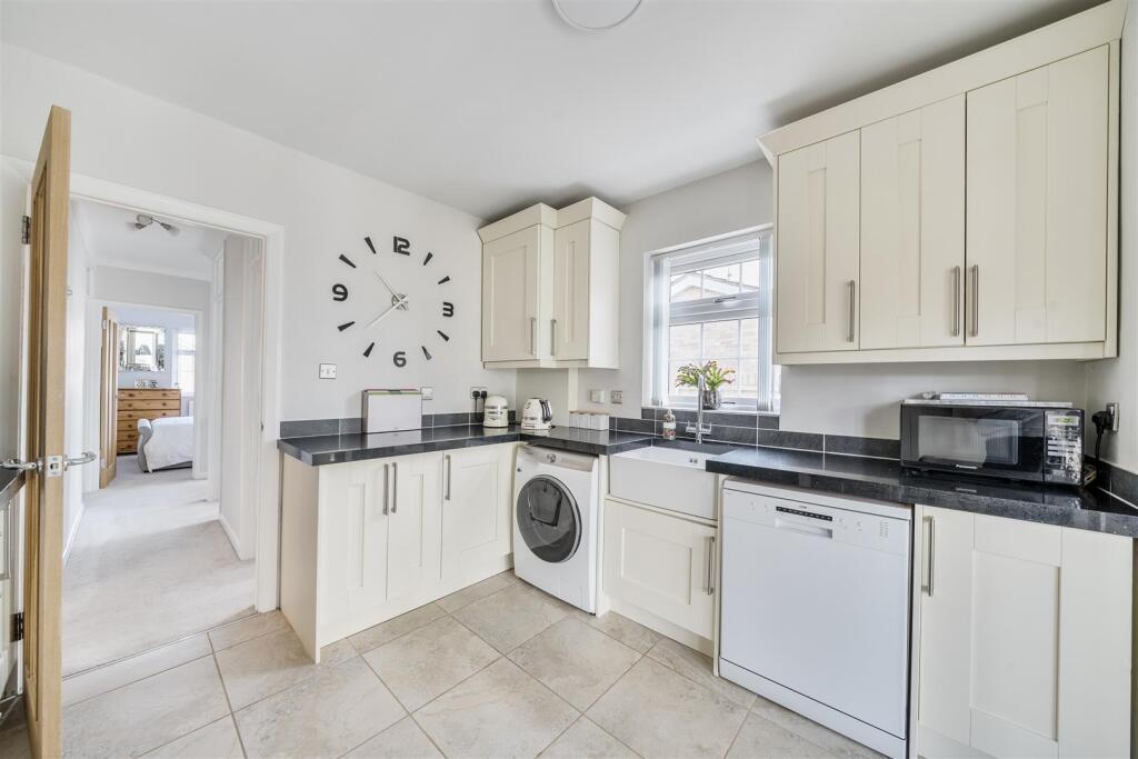 Burcot Gardens, Maidenhead, SL6 photo 2