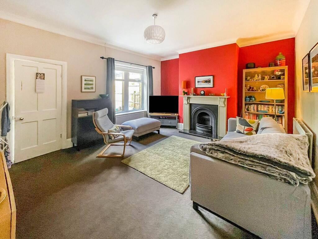 Elmfield Road, Huddersfield, West Yorkshire, HD2 - View 2