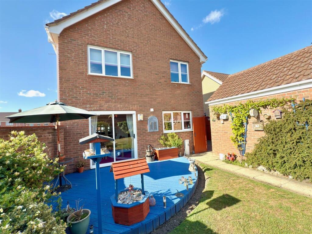 Main image of property: The Leas, Park Meadows, Lowestoft, Suffolk, NR32