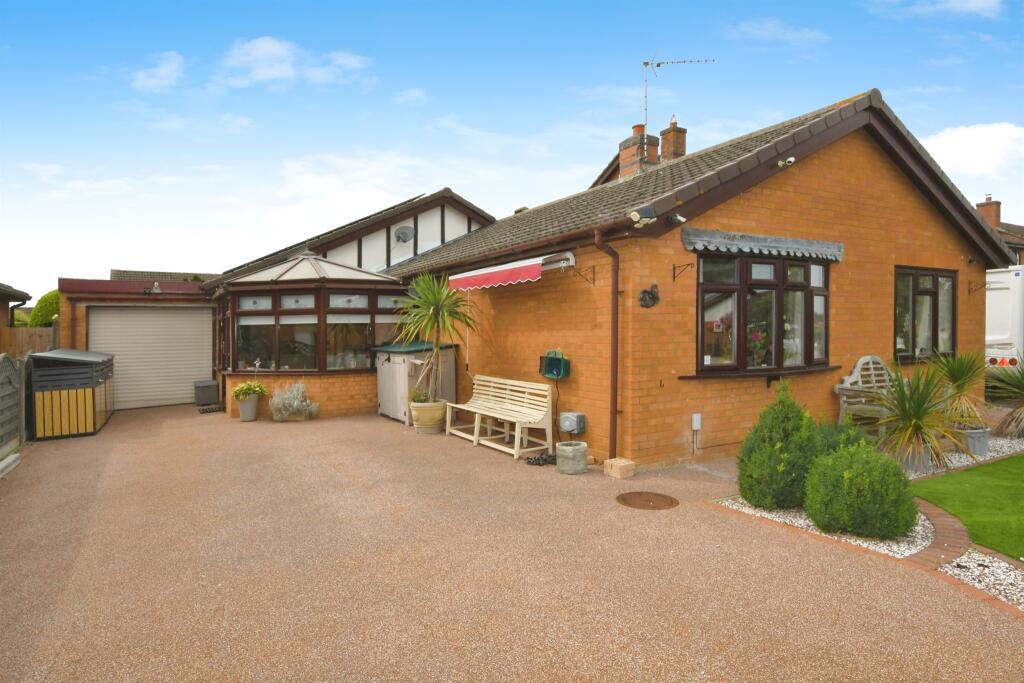 3-bed bungalow on Tomlinson Way, Ruskington, Sleaford, £390,000