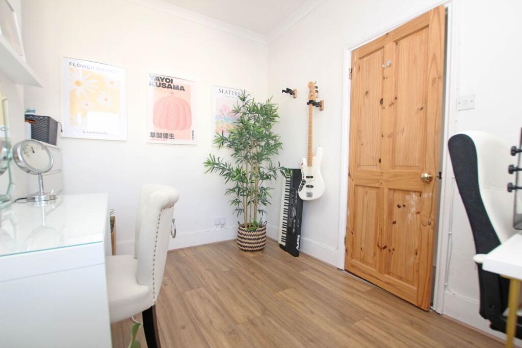 House in Eastbourne, East Sussex - View 4