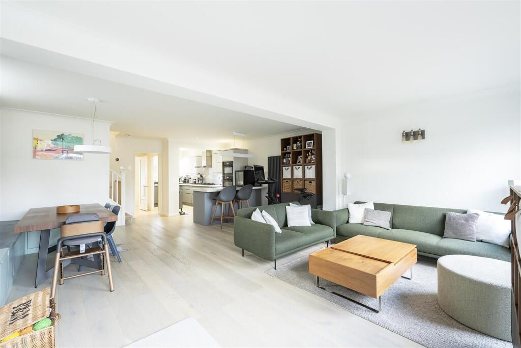 Additional image 4 of Wendover Close, Harpenden