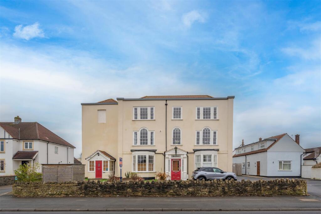 1-bed flat on Bath Road, Keynsham, Bristol, £265,000