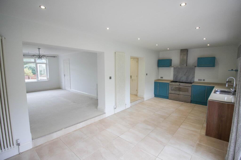 House in Bristol, Dinghurst - More