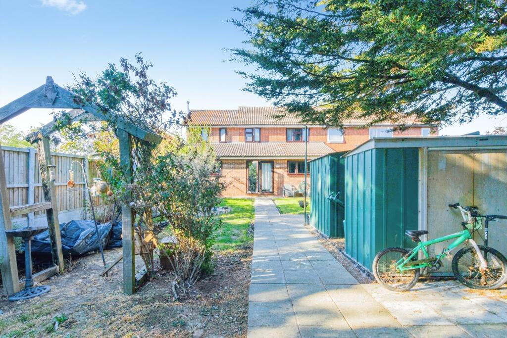 House in Burnham-On-Crouch, Stoneyhills - More