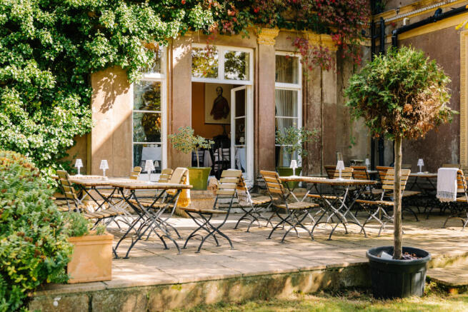 Albert Cottage Hotel, York Avenue, East Cowes, Isle of Wight PO32 6BD