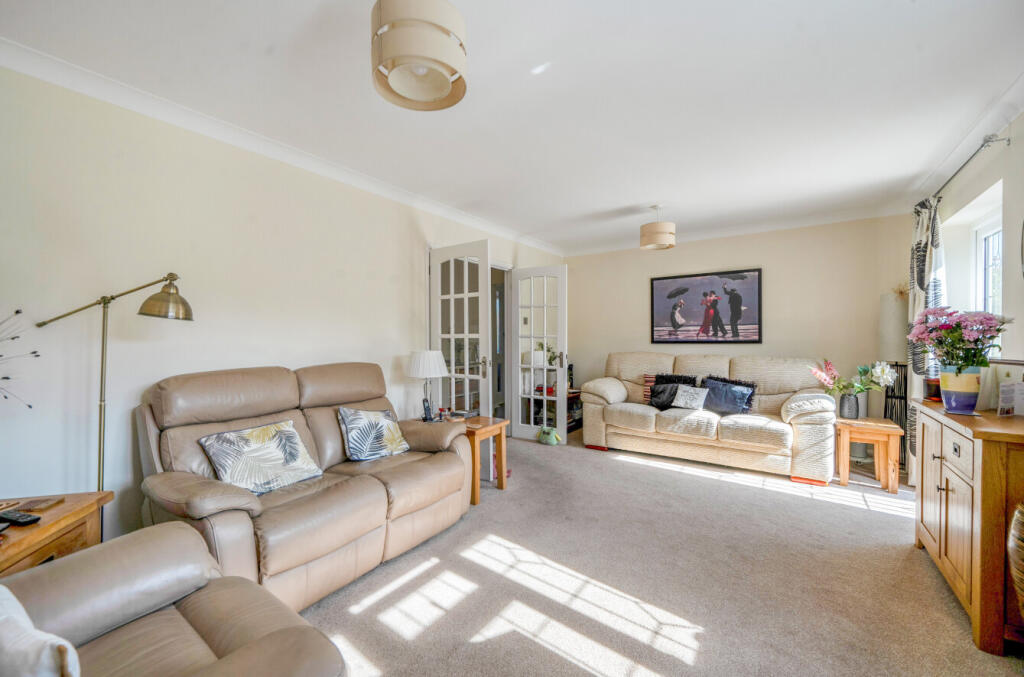 Balmoral Way, Sutton, Surrey, SM2 photo 2