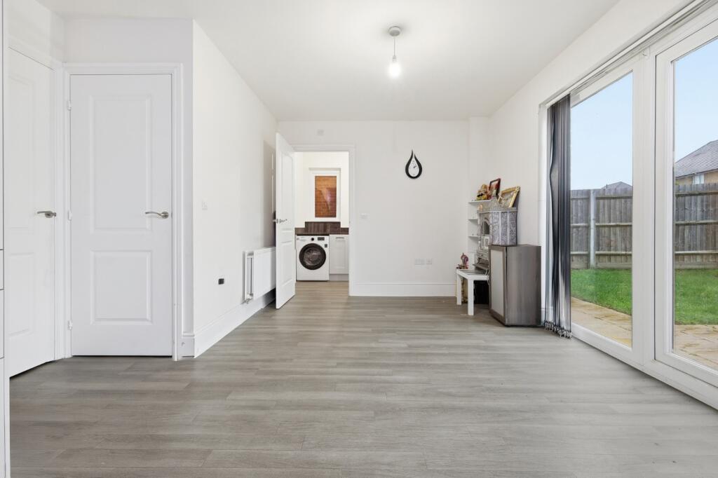 Dixon Road, Langdon Hills, Basildon, Essex, SS16 photo 3