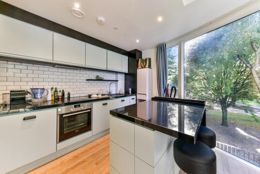 Apartment in London - More