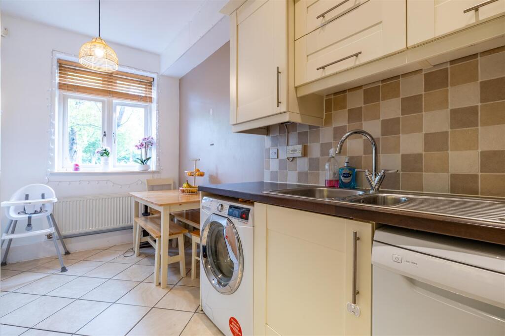 Shackerstone Close, Broughton, Milton Keynes photo 4