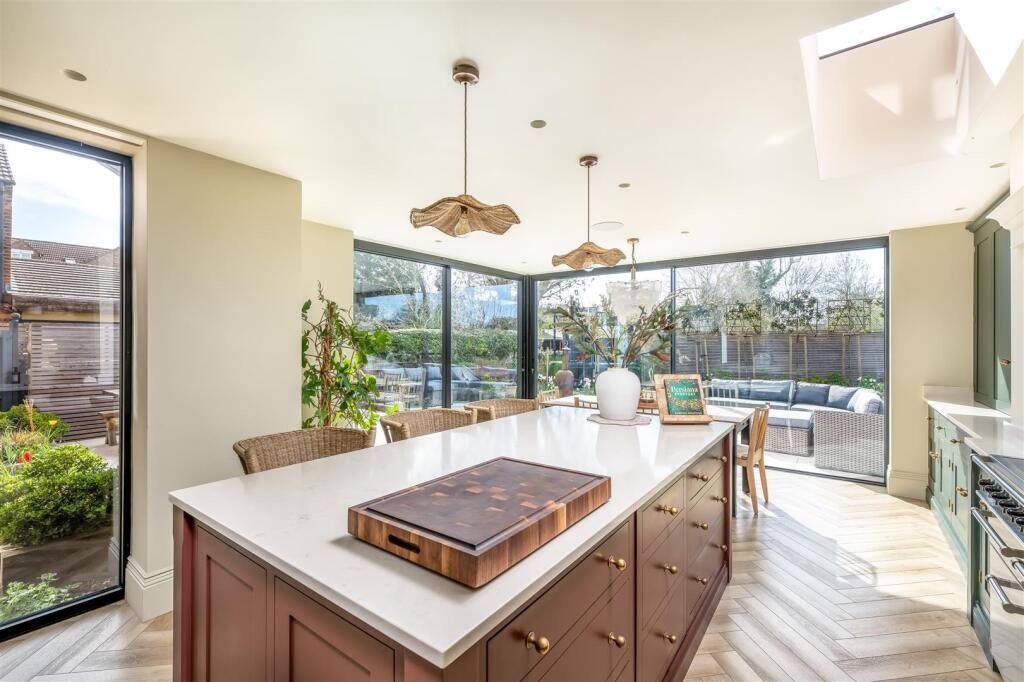 House in Bedford, De Parys - More
