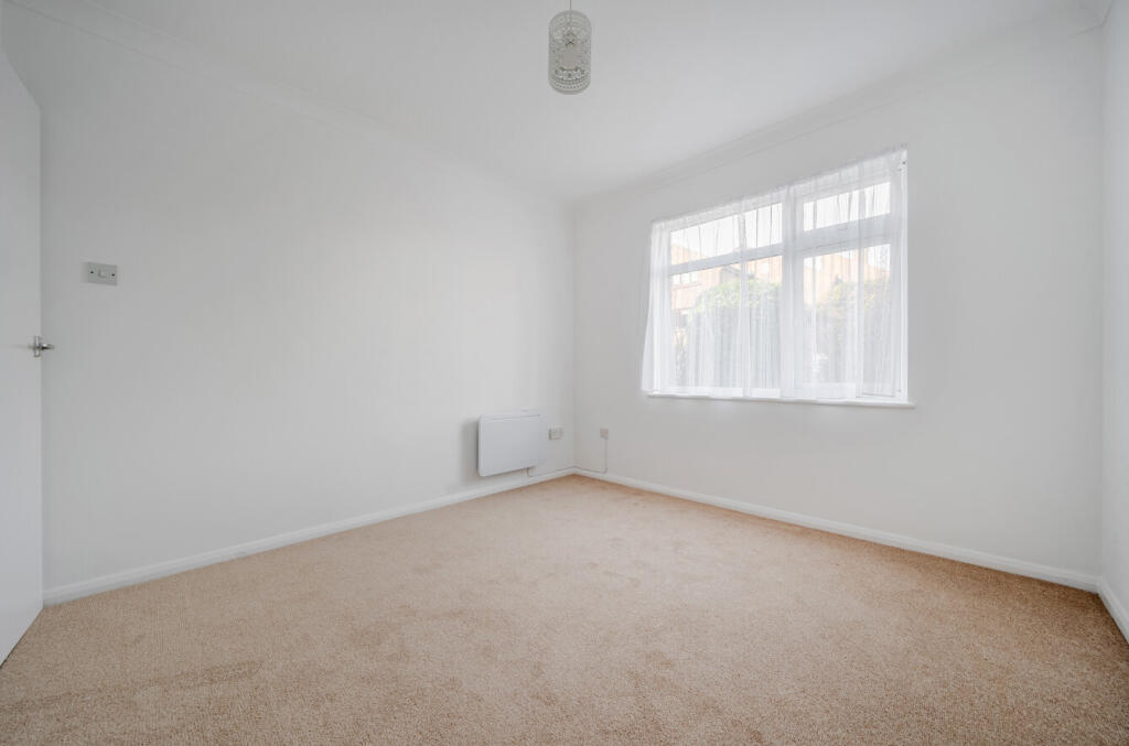 Apartment in Worthing, West Sussex - View 5