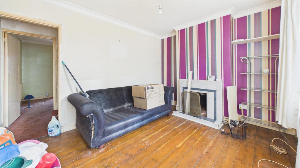 House in Peterborough, West Town - More