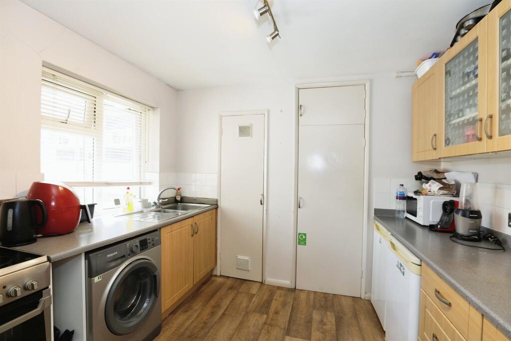 Apartment in Haywards Heath - View 3