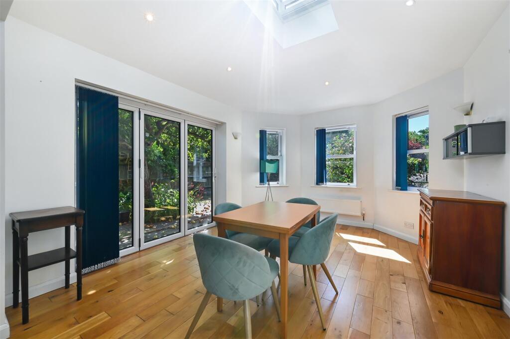 House in London - View 3