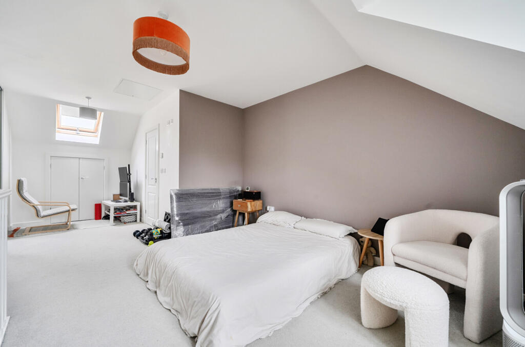 House in Wokingham - View 2