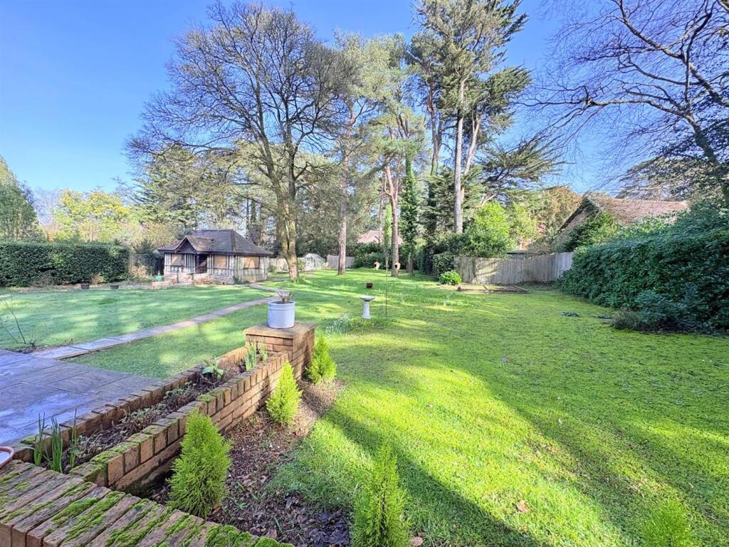 House in Merley, Hillbourne, Broadstone - View 2