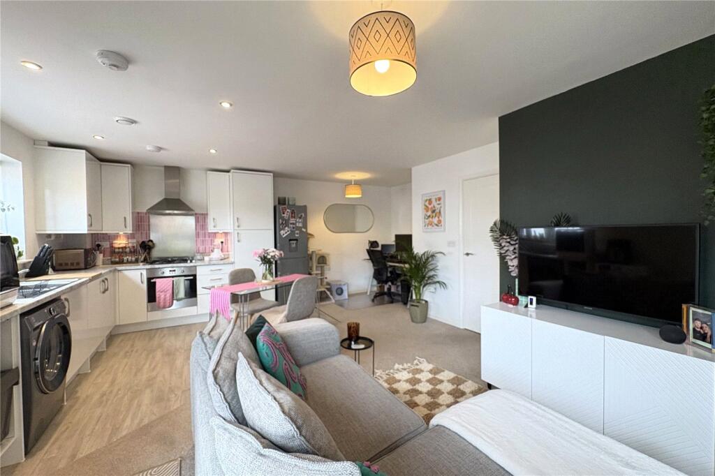 Harvest Lane, Aldershot, Hampshire, GU12 photo 3