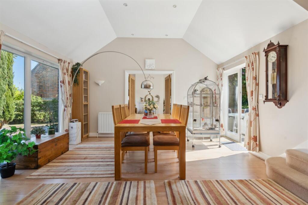 House in Milton Keynes, Simpson, Simpson and Ashland - View 3