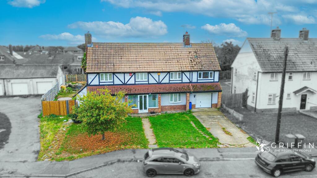 Loewen Road, Orsett Heath Borders, RM16 photo 2