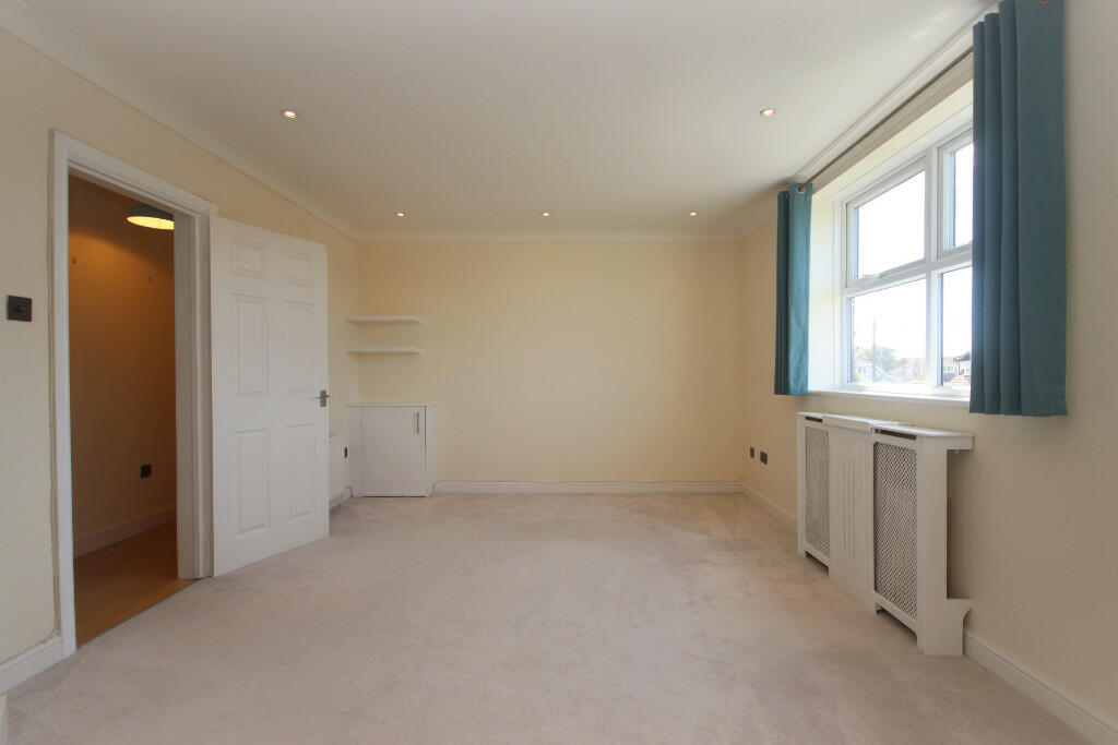 Apartment in Southampton - View 5