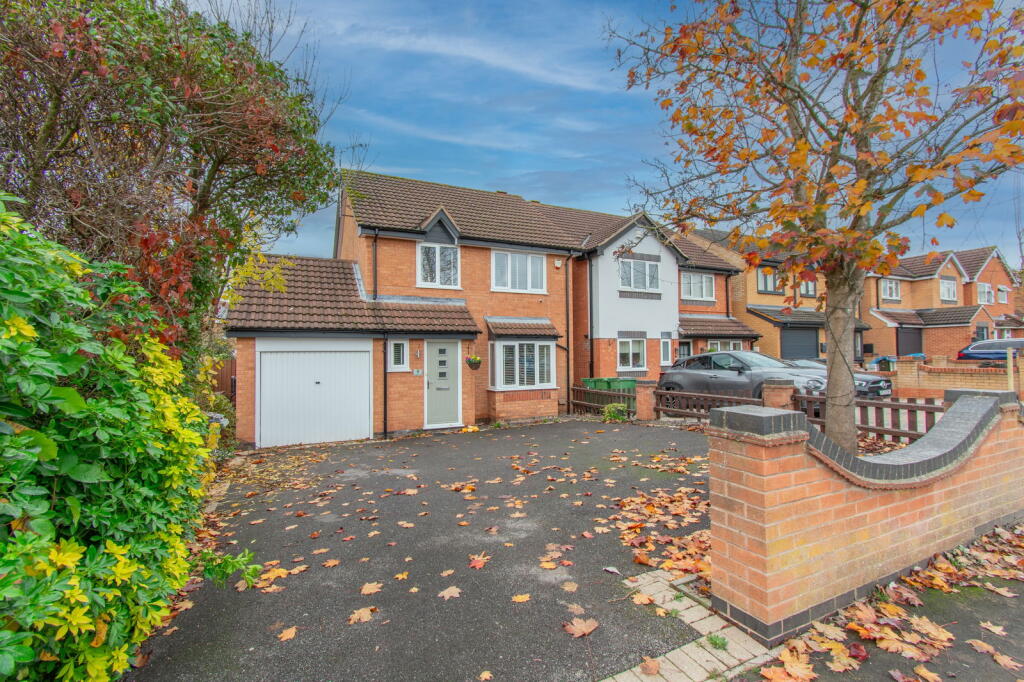 3-bed detached on Springwell Lane, Whetstone, Leicester, LE8 6LT, £350,000