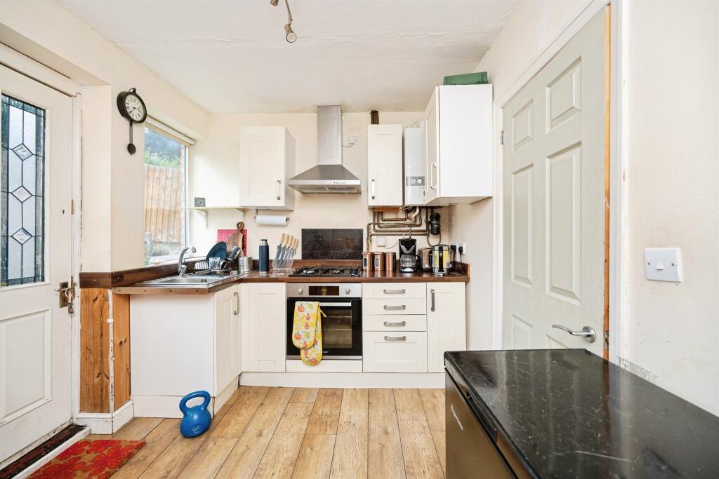 Elizabeth Crescent, Oldbury photo 4