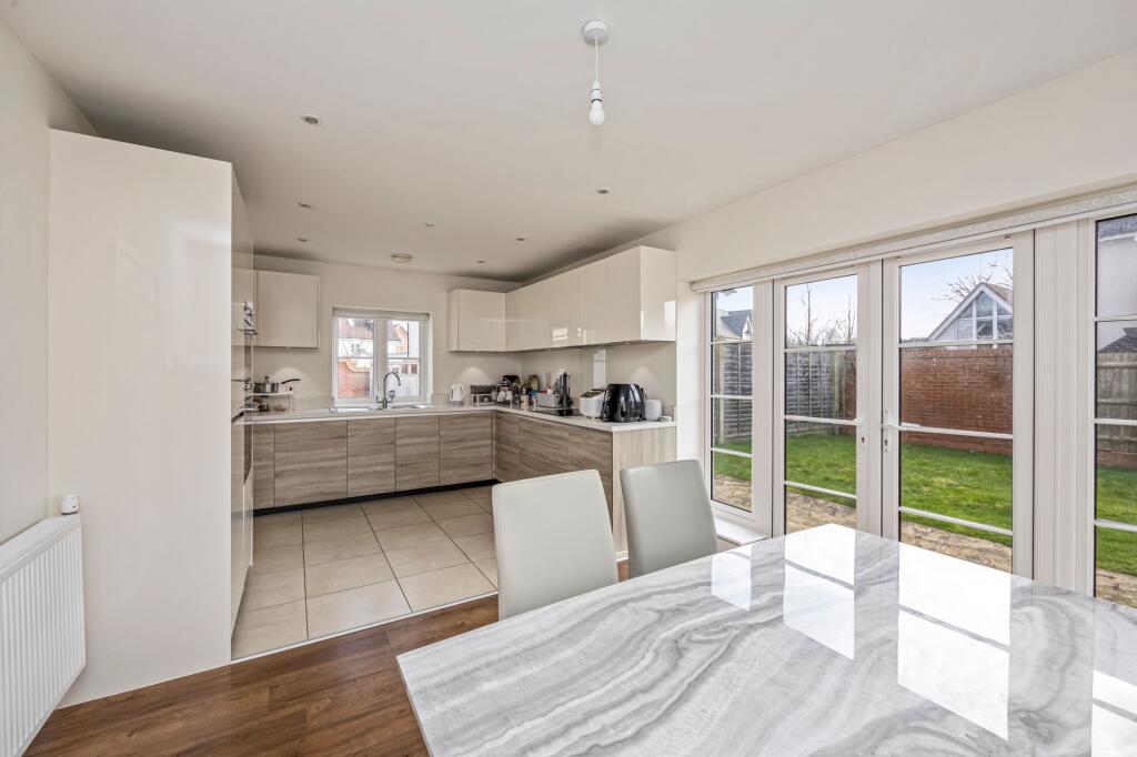 House in Horsham, Broadbridge Heath - More
