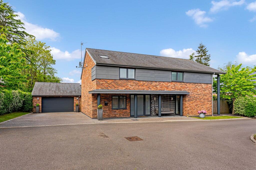 Main image of property: Bridge House Mews, Thelwall, WA4