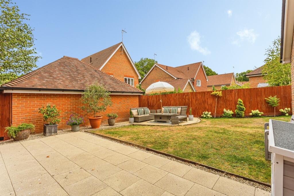House in Burgess Hill, Wivelsfield - View 4