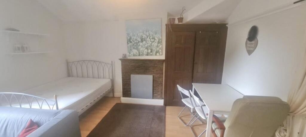 Main image of property: Headingley Lane, Leeds, West Yorkshire, LS6