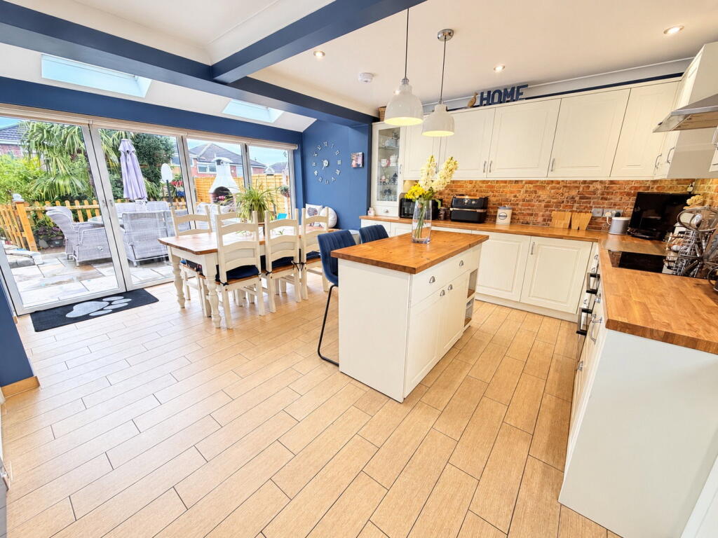 House in Dudley, West Midlands - View 2
