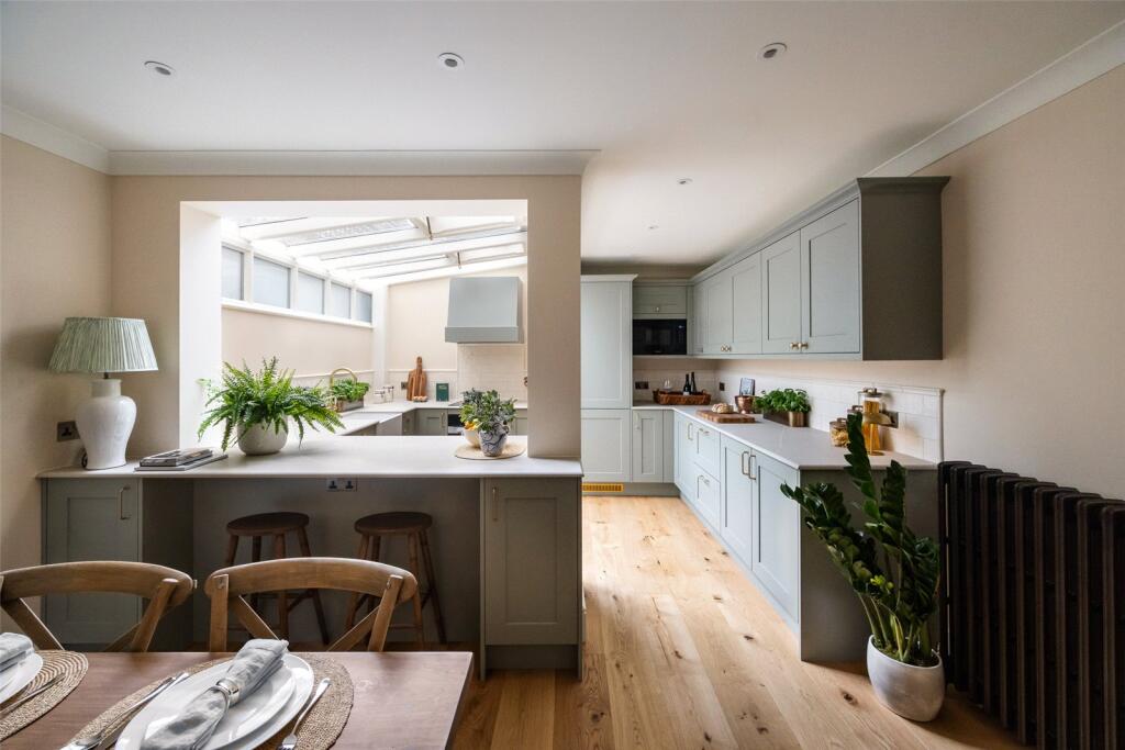 4 bedroom terraced house for rent