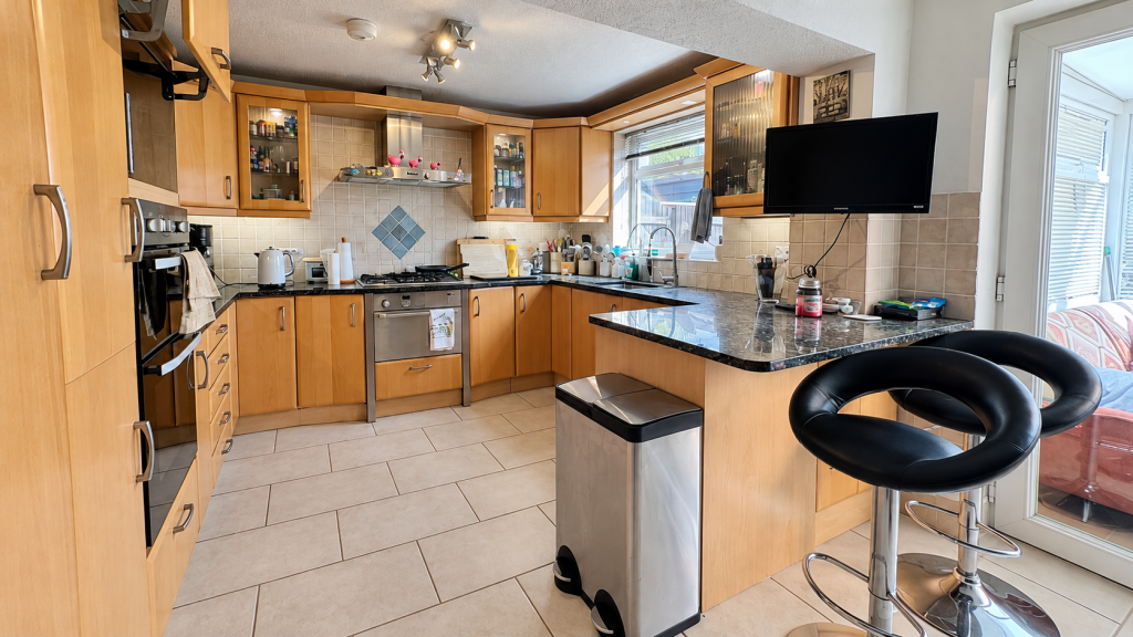 Mortimer Close, Netley Abbey, Southampton photo 2