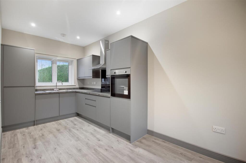 Chesterfield Road, Holmewood, S42 photo 2