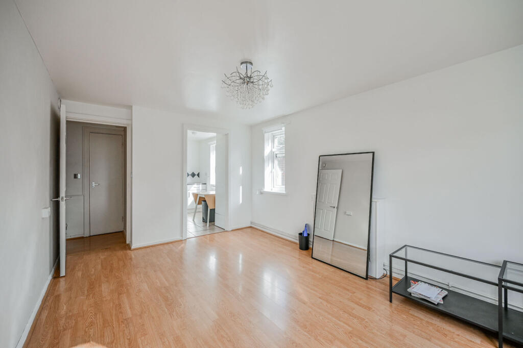 Apartment in London, Chingford - View 5