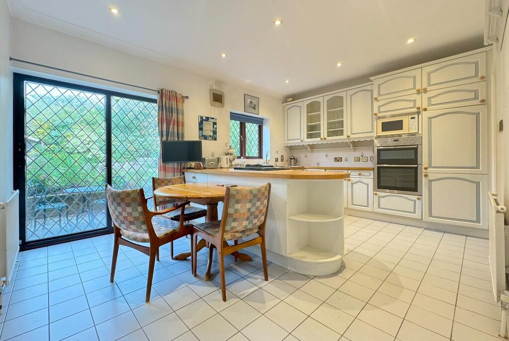 Saxon Place, Lower Buckland Road, Lymington, Hampshire photo 3