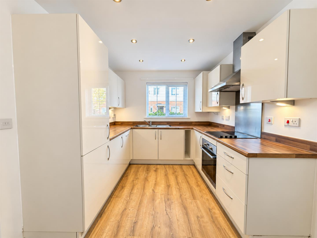 House in Oldham - View 4