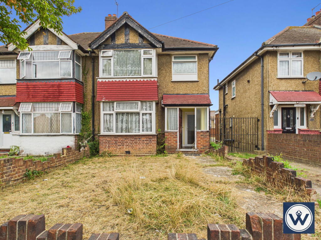 1-bed flat on Silverdale Gardens, Hayes, UB3 3LN, £185,000