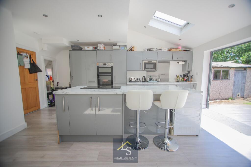 Glandon Drive, Cheadle Hulme, SK8 photo 5