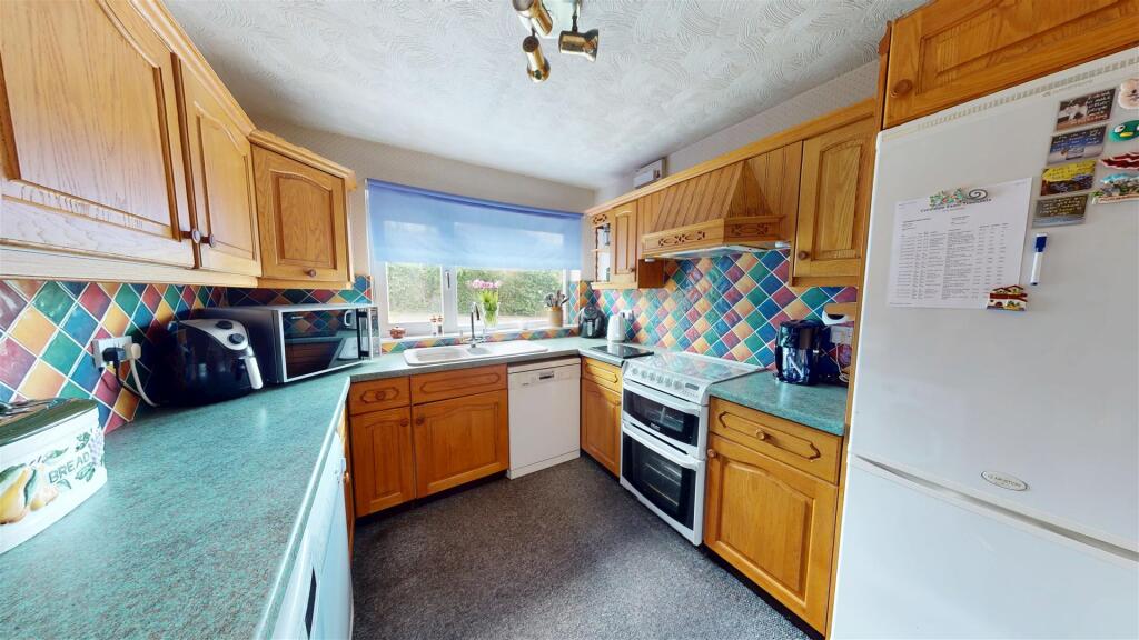 House in Calderdale, Top Shelf - View 4