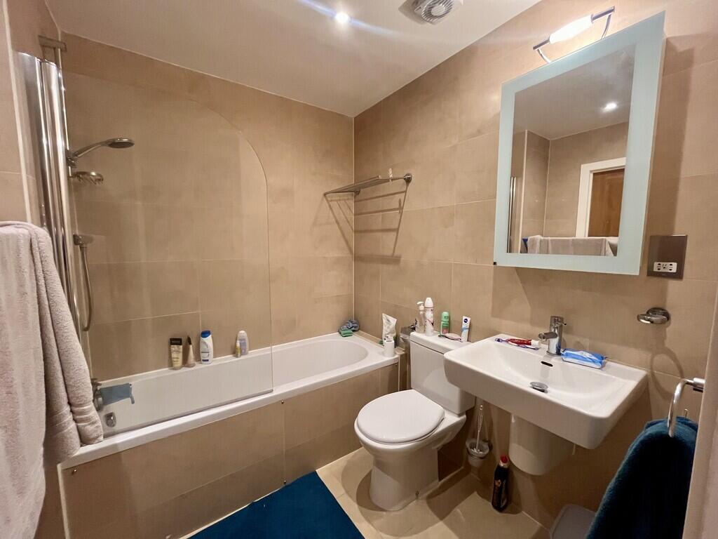 Apartment in Newbury, West Berkshire - View 5